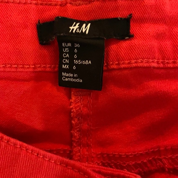 H & M Red Shorts Size 6 - Picture 3 of 4
